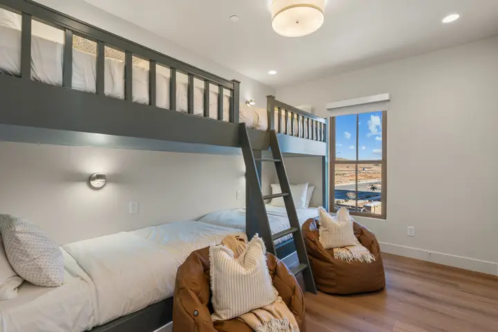 Twin bunk room at The Rad Retreat (3rd floor)