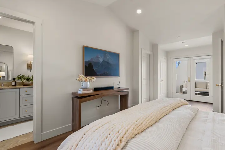 Fourth-floor king suite at The Rad Retreat